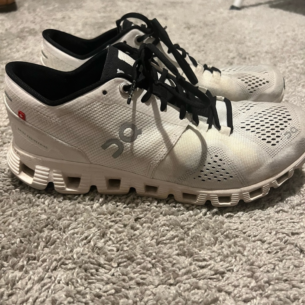 Cream / black on clouds